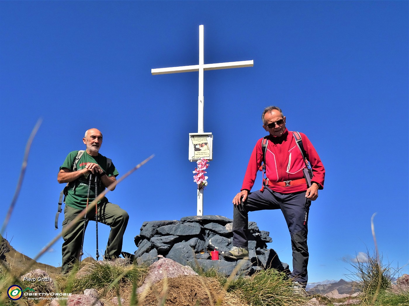 29 Alla croce di vetta di Cima Mezzeno (2230 m) dedicata a Giovanni Paolo II.JPG